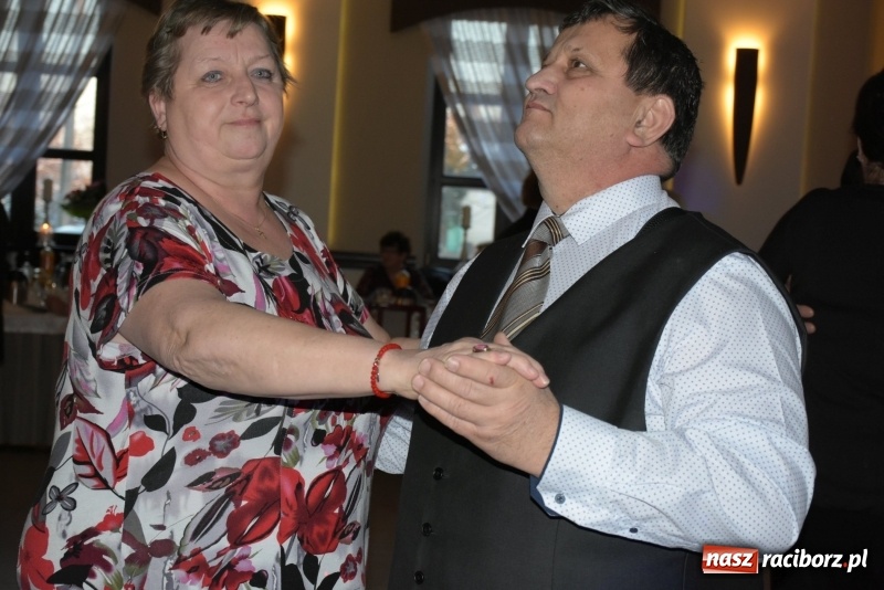 Zdjęcie w galerii na portalu naszraciborz.pl: Wyginam śmiało ciało – babcie i dziadkowie w karnawałowym nastroju  wiadomości z regionu