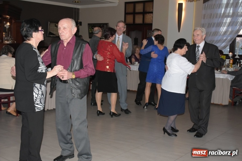 Zdjęcie w galerii na portalu naszraciborz.pl: Wyginam śmiało ciało – babcie i dziadkowie w karnawałowym nastroju  wiadomości z regionu