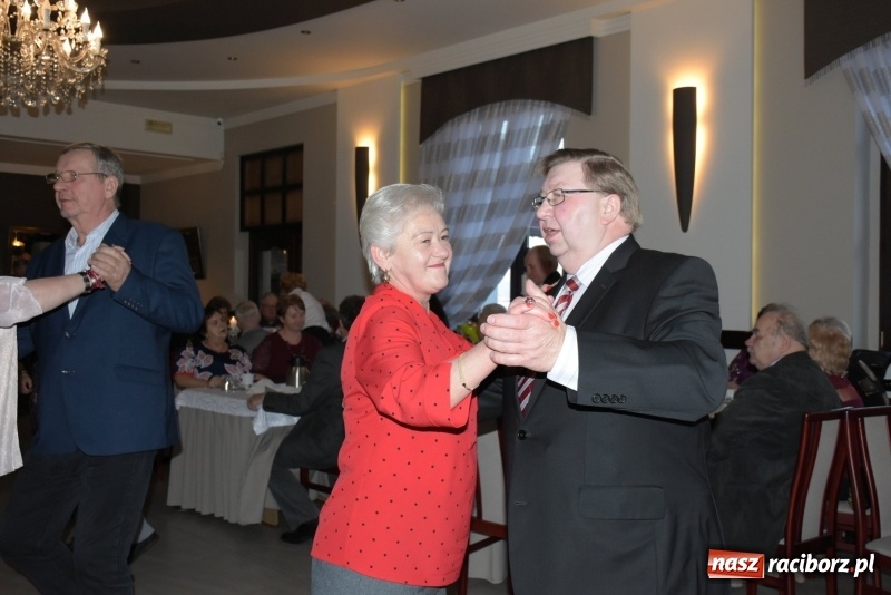 Zdjęcie w galerii na portalu naszraciborz.pl: Wyginam śmiało ciało – babcie i dziadkowie w karnawałowym nastroju  wiadomości z regionu