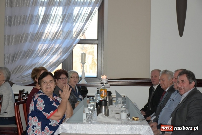 Zdjęcie w galerii na portalu naszraciborz.pl: Wyginam śmiało ciało – babcie i dziadkowie w karnawałowym nastroju  wiadomości z regionu