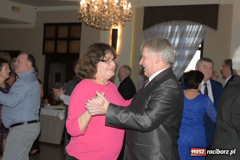 Zdjęcie w galerii na portalu naszraciborz.pl: Wyginam śmiało ciało – babcie i dziadkowie w karnawałowym nastroju  wiadomości z regionu