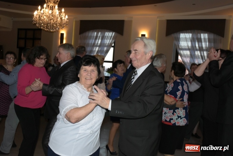 Zdjęcie w galerii na portalu naszraciborz.pl: Wyginam śmiało ciało – babcie i dziadkowie w karnawałowym nastroju  wiadomości z regionu