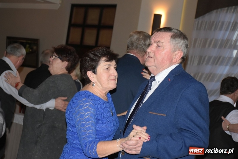 Zdjęcie w galerii na portalu naszraciborz.pl: Wyginam śmiało ciało – babcie i dziadkowie w karnawałowym nastroju  wiadomości z regionu