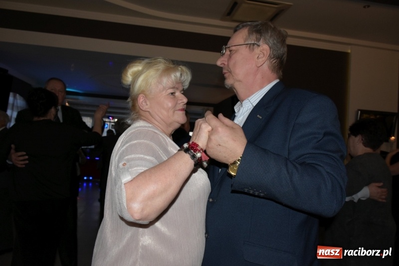 Zdjęcie w galerii na portalu naszraciborz.pl: Wyginam śmiało ciało – babcie i dziadkowie w karnawałowym nastroju  wiadomości z regionu