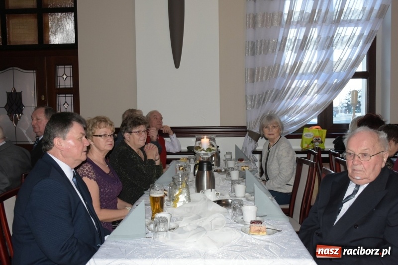 Zdjęcie w galerii na portalu naszraciborz.pl: Wyginam śmiało ciało – babcie i dziadkowie w karnawałowym nastroju  wiadomości z regionu