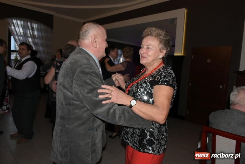 Zdjęcie w galerii na portalu naszraciborz.pl: Wyginam śmiało ciało – babcie i dziadkowie w karnawałowym nastroju  wiadomości z regionu