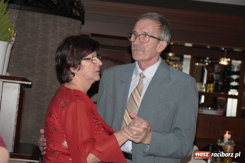 Zdjęcie w galerii na portalu naszraciborz.pl: Wyginam śmiało ciało – babcie i dziadkowie w karnawałowym nastroju  wiadomości z regionu