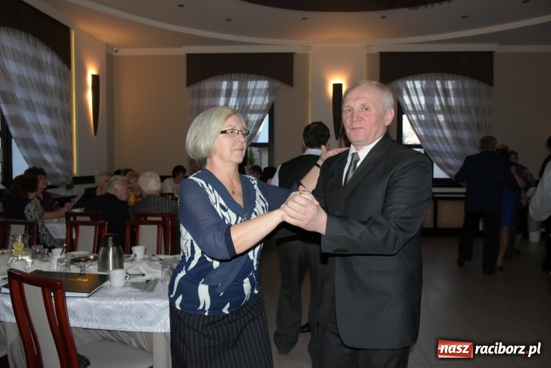 Zdjęcie w galerii na portalu naszraciborz.pl: Wyginam śmiało ciało – babcie i dziadkowie w karnawałowym nastroju  wiadomości z regionu