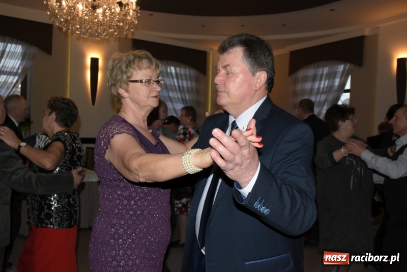 Zdjęcie w galerii na portalu naszraciborz.pl: Wyginam śmiało ciało – babcie i dziadkowie w karnawałowym nastroju  wiadomości z regionu