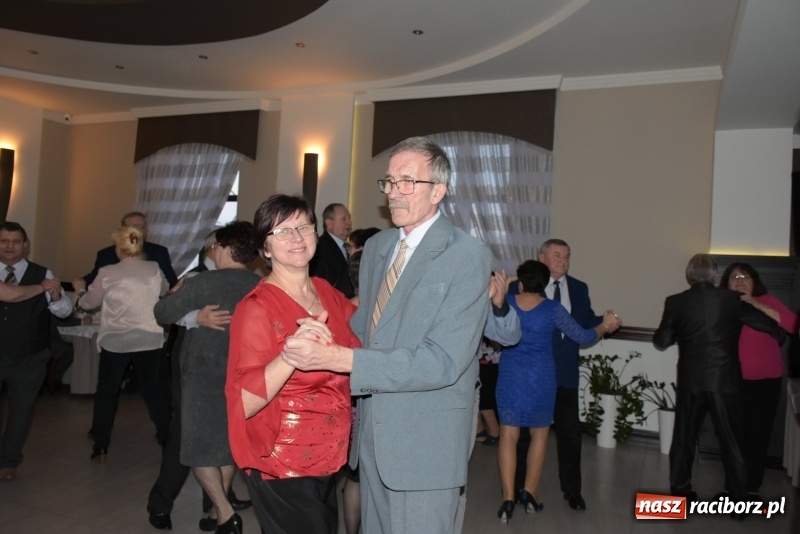 Zdjęcie w galerii na portalu naszraciborz.pl: Wyginam śmiało ciało – babcie i dziadkowie w karnawałowym nastroju  wiadomości z regionu