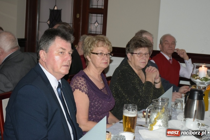 Zdjęcie w galerii na portalu naszraciborz.pl: Wyginam śmiało ciało – babcie i dziadkowie w karnawałowym nastroju  wiadomości z regionu