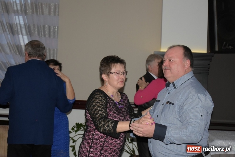 Zdjęcie w galerii na portalu naszraciborz.pl: Wyginam śmiało ciało – babcie i dziadkowie w karnawałowym nastroju  wiadomości z regionu