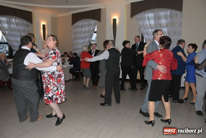 Zdjęcie w galerii na portalu naszraciborz.pl: Wyginam śmiało ciało – babcie i dziadkowie w karnawałowym nastroju  wiadomości z regionu