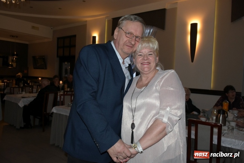 Zdjęcie w galerii na portalu naszraciborz.pl: Wyginam śmiało ciało – babcie i dziadkowie w karnawałowym nastroju  wiadomości z regionu