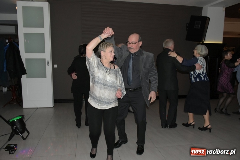 Zdjęcie w galerii na portalu naszraciborz.pl: Wyginam śmiało ciało – babcie i dziadkowie w karnawałowym nastroju  wiadomości z regionu