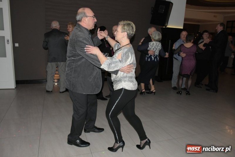 Zdjęcie w galerii na portalu naszraciborz.pl: Wyginam śmiało ciało – babcie i dziadkowie w karnawałowym nastroju  wiadomości z regionu