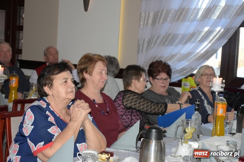 Zdjęcie w galerii na portalu naszraciborz.pl: Wyginam śmiało ciało – babcie i dziadkowie w karnawałowym nastroju  wiadomości z regionu