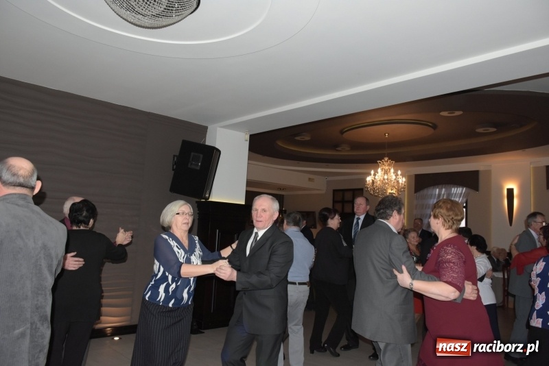 Zdjęcie w galerii na portalu naszraciborz.pl: Wyginam śmiało ciało – babcie i dziadkowie w karnawałowym nastroju  wiadomości z regionu