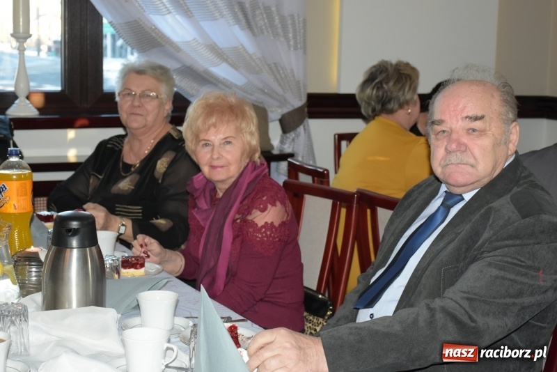 Zdjęcie w galerii na portalu naszraciborz.pl: Wyginam śmiało ciało – babcie i dziadkowie w karnawałowym nastroju  wiadomości z regionu