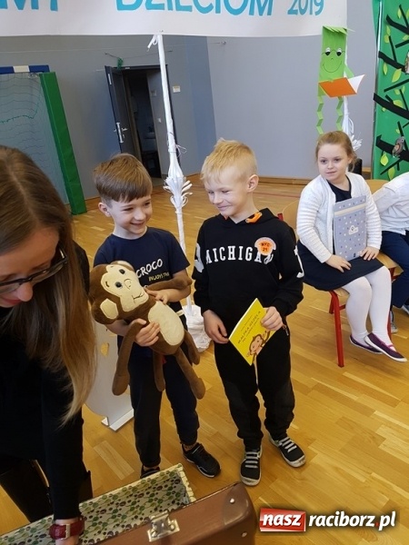 Zdjęcie w galerii na portalu naszraciborz.pl: Czytamy Dzieciom 2019. Małpka Gizela w Kobyli  wiadomości z regionu