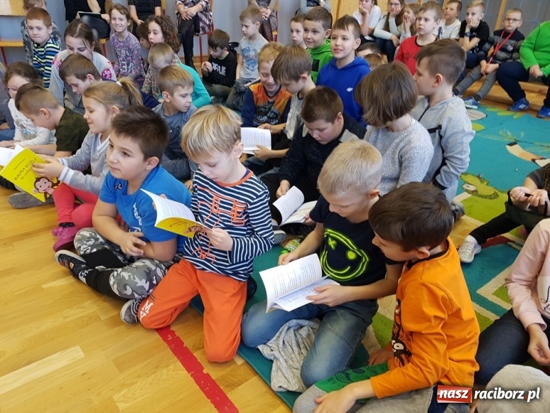Zdjęcie w galerii na portalu naszraciborz.pl: Czytamy Dzieciom 2019. Małpka Gizela w Kobyli  wiadomości z regionu