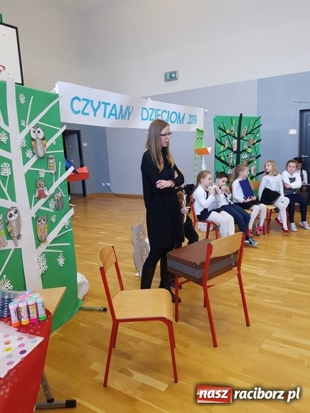 Zdjęcie w galerii na portalu naszraciborz.pl: Czytamy Dzieciom 2019. Małpka Gizela w Kobyli  wiadomości z regionu