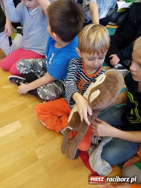 Zdjęcie w galerii na portalu naszraciborz.pl: Czytamy Dzieciom 2019. Małpka Gizela w Kobyli  wiadomości z regionu