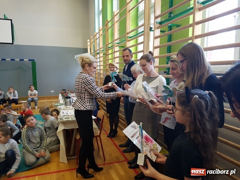 Zdjęcie w galerii na portalu naszraciborz.pl: Czytamy Dzieciom 2019. Małpka Gizela w Kobyli  wiadomości z regionu