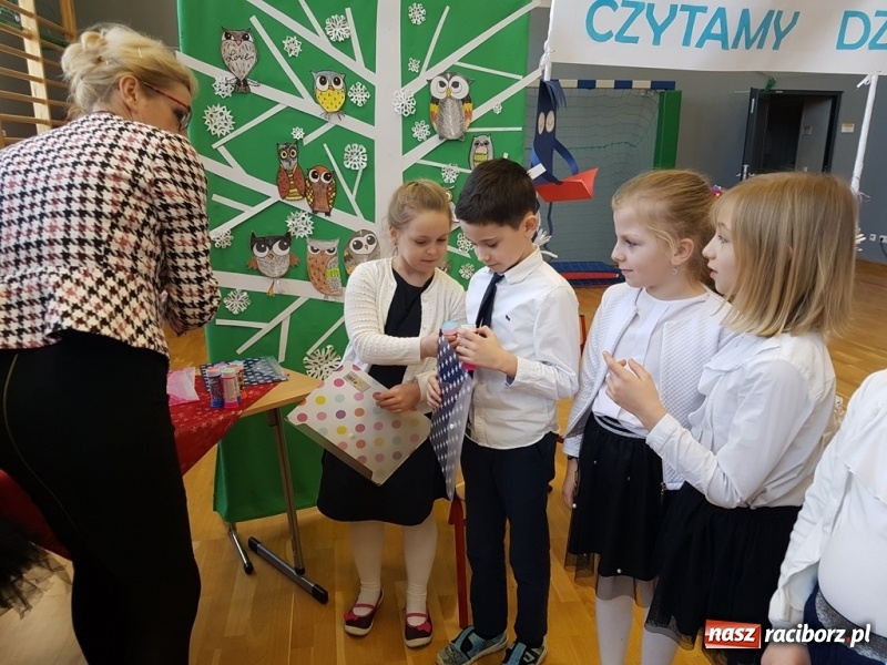 Zdjęcie w galerii na portalu naszraciborz.pl: Czytamy Dzieciom 2019. Małpka Gizela w Kobyli  wiadomości z regionu