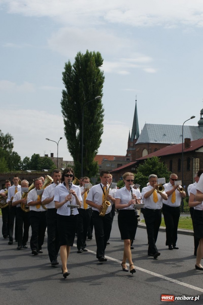 Zdjęcie w galerii na portalu naszraciborz.pl: Dni Raciborza 2014 - Daniel Olbrychski królem Janem III Sobieskim podczas przejazdu wiadomości z regionu