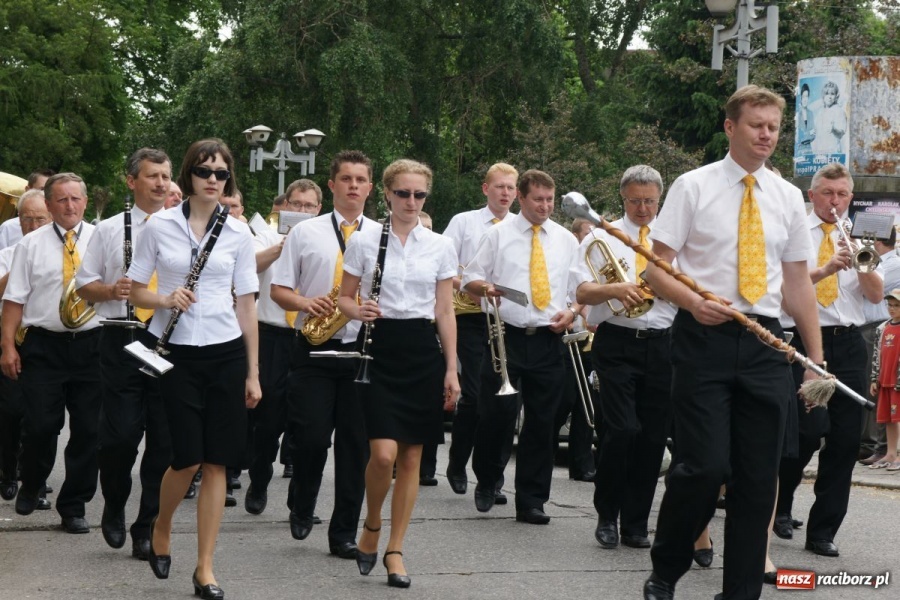 Zdjęcie w galerii na portalu naszraciborz.pl: Dni Raciborza 2014 - Daniel Olbrychski królem Janem III Sobieskim podczas przejazdu wiadomości z regionu