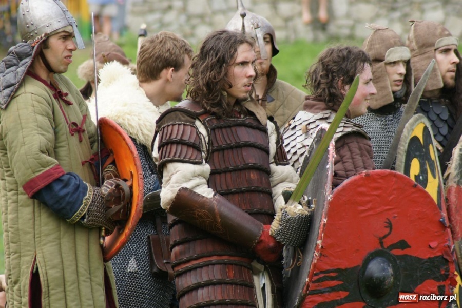 Zdjęcie w galerii na portalu naszraciborz.pl: Dni Raciborza 2014 - Daniel Olbrychski królem Janem III Sobieskim podczas przejazdu wiadomości z regionu