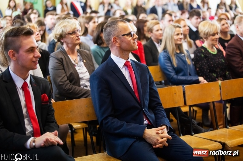 Zdjęcie w galerii na portalu naszraciborz.pl: Obchody święta patronki Zespołu Szkół Ekonomicznych Eufemii Raciborskiej  wiadomości z regionu