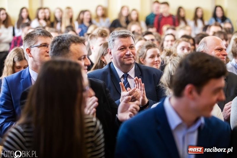 Zdjęcie w galerii na portalu naszraciborz.pl: Obchody święta patronki Zespołu Szkół Ekonomicznych Eufemii Raciborskiej  wiadomości z regionu