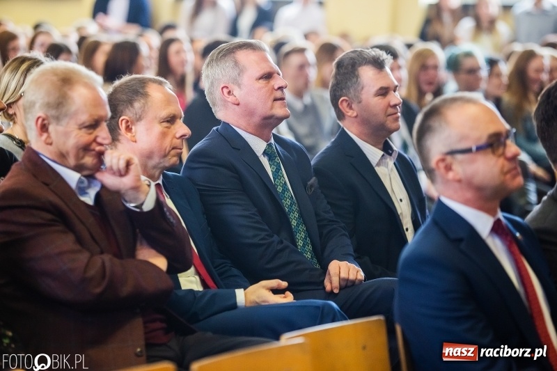 Zdjęcie w galerii na portalu naszraciborz.pl: Obchody święta patronki Zespołu Szkół Ekonomicznych Eufemii Raciborskiej  wiadomości z regionu