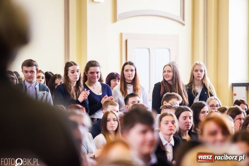 Zdjęcie w galerii na portalu naszraciborz.pl: Obchody święta patronki Zespołu Szkół Ekonomicznych Eufemii Raciborskiej  wiadomości z regionu