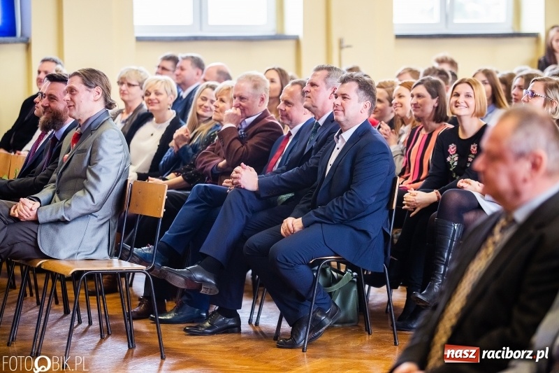 Zdjęcie w galerii na portalu naszraciborz.pl: Obchody święta patronki Zespołu Szkół Ekonomicznych Eufemii Raciborskiej  wiadomości z regionu