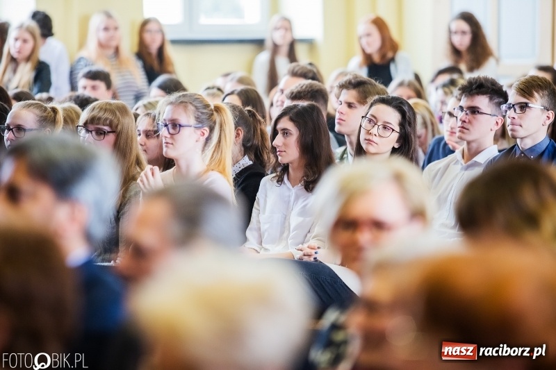 Zdjęcie w galerii na portalu naszraciborz.pl: Obchody święta patronki Zespołu Szkół Ekonomicznych Eufemii Raciborskiej  wiadomości z regionu