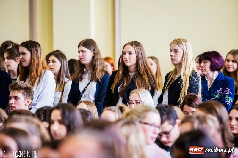 Zdjęcie w galerii na portalu naszraciborz.pl: Obchody święta patronki Zespołu Szkół Ekonomicznych Eufemii Raciborskiej  wiadomości z regionu