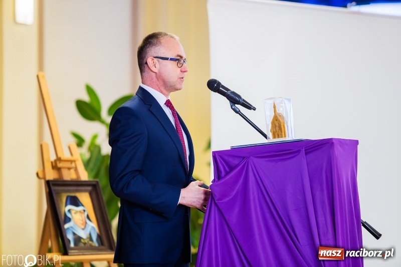 Zdjęcie w galerii na portalu naszraciborz.pl: Obchody święta patronki Zespołu Szkół Ekonomicznych Eufemii Raciborskiej  wiadomości z regionu