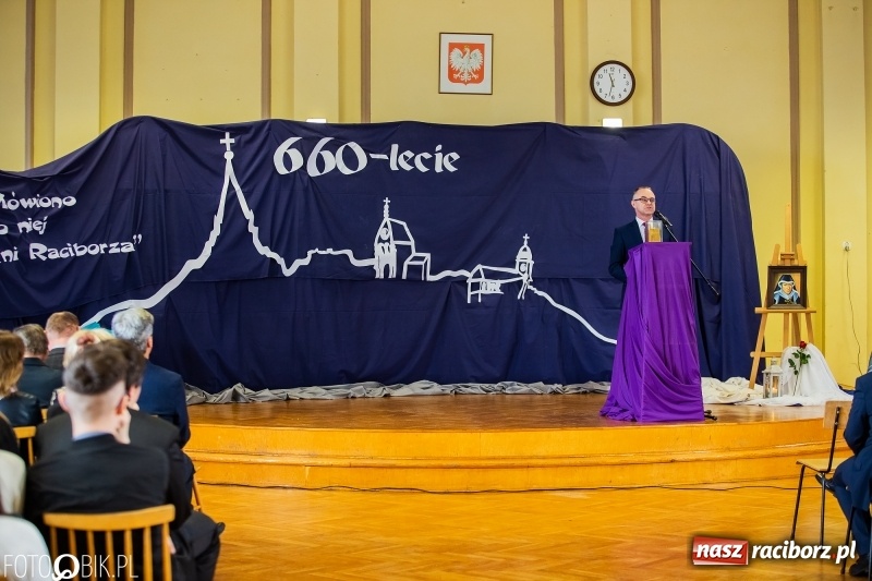 Zdjęcie w galerii na portalu naszraciborz.pl: Obchody święta patronki Zespołu Szkół Ekonomicznych Eufemii Raciborskiej  wiadomości z regionu