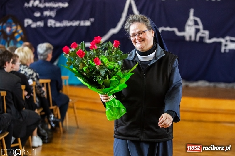 Zdjęcie w galerii na portalu naszraciborz.pl: Obchody święta patronki Zespołu Szkół Ekonomicznych Eufemii Raciborskiej  wiadomości z regionu