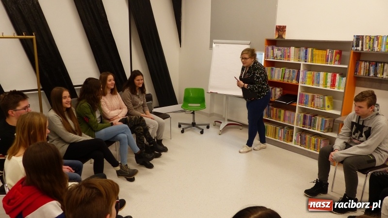 Zdjęcie w galerii na portalu naszraciborz.pl: O mowie nienawiści w raciborskiej bibliotece  wiadomości z regionu