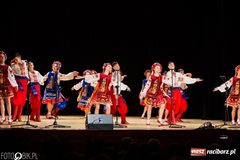 Zdjęcie w galerii na portalu naszraciborz.pl: Zespół ludowy Barwinok z ukraińskiej Winnicy wystąpił w RCK wiadomości z regionu