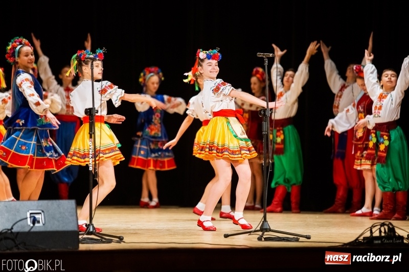 Zdjęcie w galerii na portalu naszraciborz.pl: Zespół ludowy Barwinok z ukraińskiej Winnicy wystąpił w RCK wiadomości z regionu