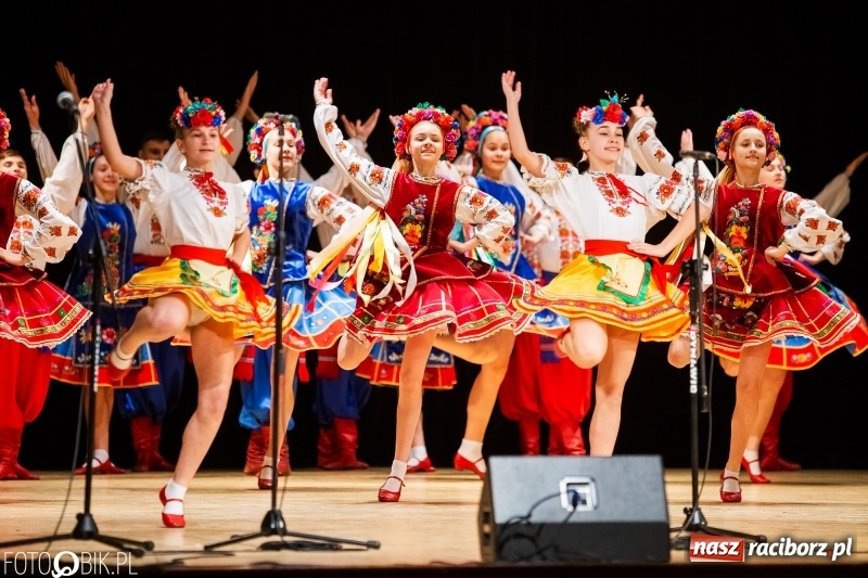 Zdjęcie w galerii na portalu naszraciborz.pl: Zespół ludowy Barwinok z ukraińskiej Winnicy wystąpił w RCK wiadomości z regionu