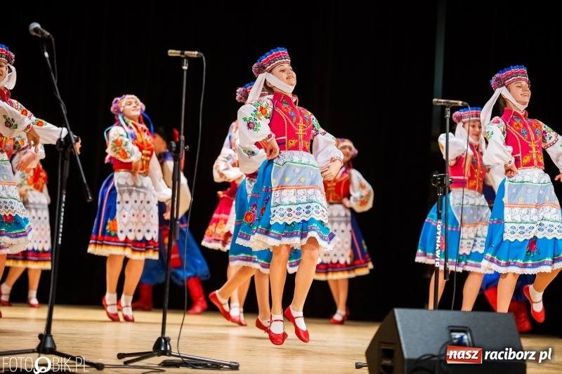 Zdjęcie w galerii na portalu naszraciborz.pl: Zespół ludowy Barwinok z ukraińskiej Winnicy wystąpił w RCK wiadomości z regionu