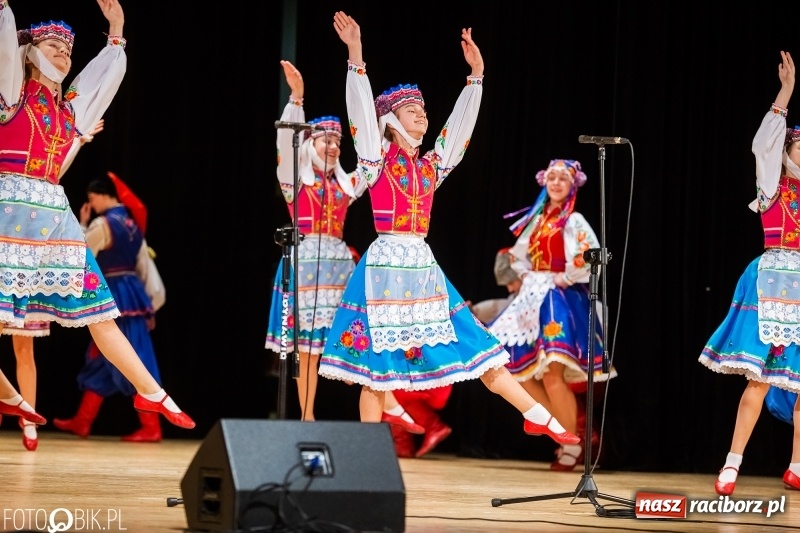 Zdjęcie w galerii na portalu naszraciborz.pl: Zespół ludowy Barwinok z ukraińskiej Winnicy wystąpił w RCK wiadomości z regionu