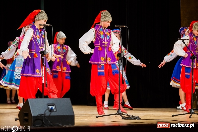 Zdjęcie w galerii na portalu naszraciborz.pl: Zespół ludowy Barwinok z ukraińskiej Winnicy wystąpił w RCK wiadomości z regionu