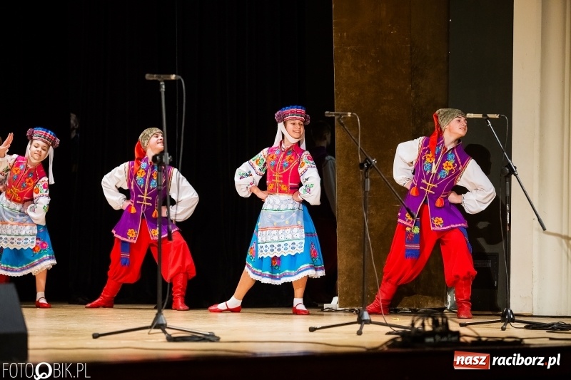 Zdjęcie w galerii na portalu naszraciborz.pl: Zespół ludowy Barwinok z ukraińskiej Winnicy wystąpił w RCK wiadomości z regionu